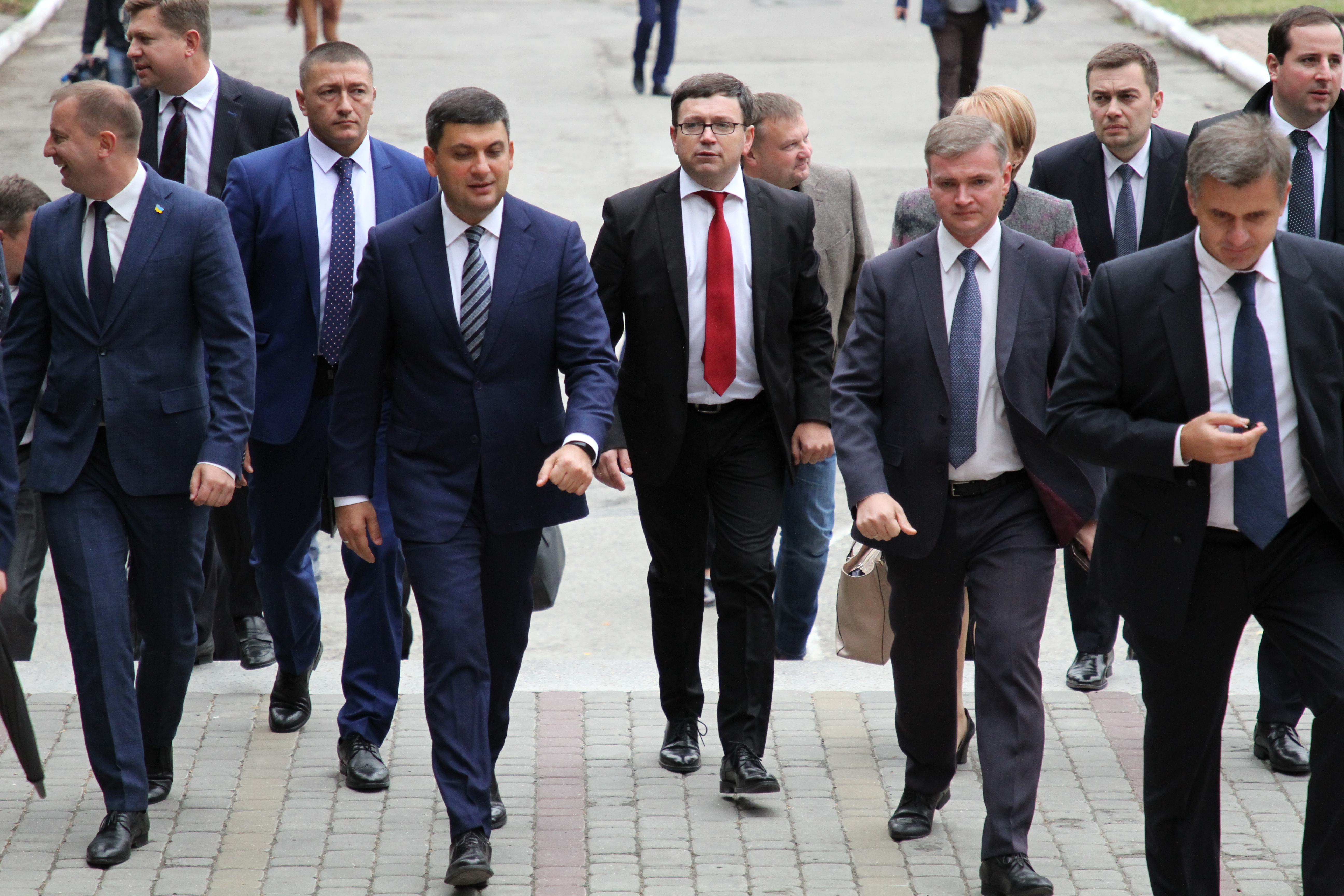 зустрічає гостей ректор